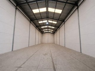 Nave industrial en alquiler en Zona Polígono en Alzira