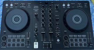 Controladora DJ Pioneer FLX4 Negra con su caja.