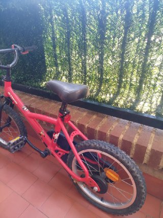 Bicicleta infantil Btwin roja
