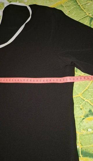 42/44, Precchio, blusa negra y blanca