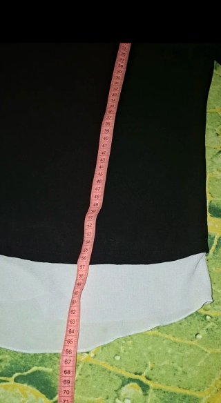 42/44, Precchio, blusa negra y blanca