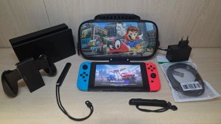 Nintendo Switch Console + Accessori