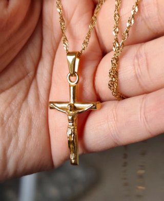 Collar Cruz Crucifijo Dorado
