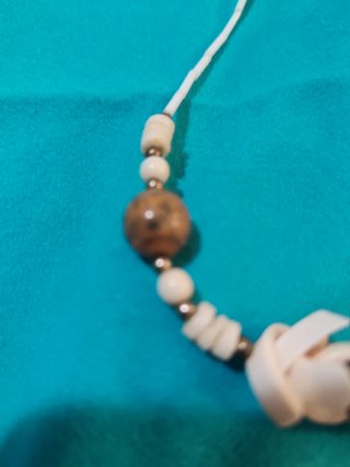 Collana estiva unisex con perle e conchiglie