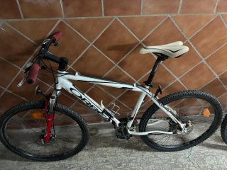 Bicicleta Orbea Blanca y Roja