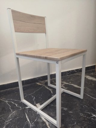 Sillas de madera y metal (x4)