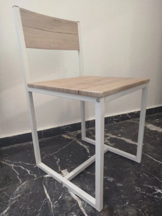 Sillas de madera y metal (x4)