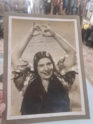 Fotografía antigua firmada