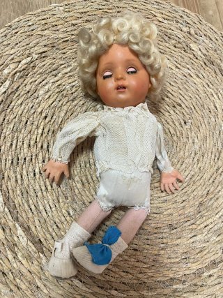 Preciosa muñeca antigua pelo rubio rizado