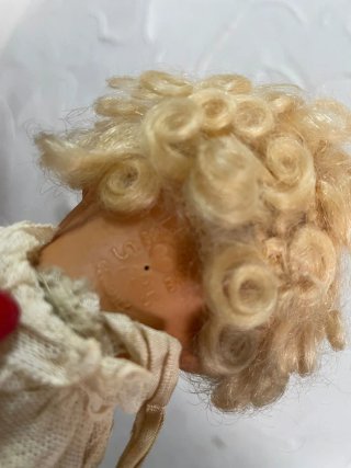 Preciosa muñeca antigua pelo rubio rizado