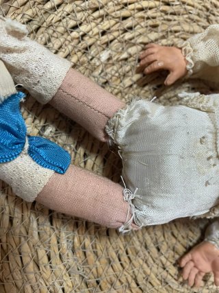 Preciosa muñeca antigua pelo rubio rizado