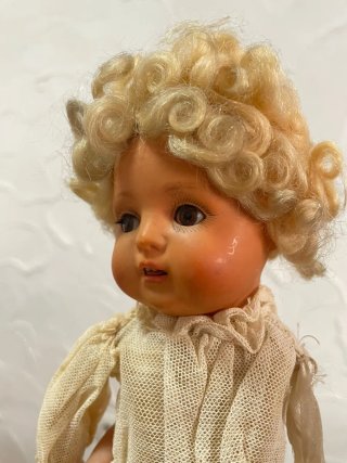 Preciosa muñeca antigua pelo rubio rizado