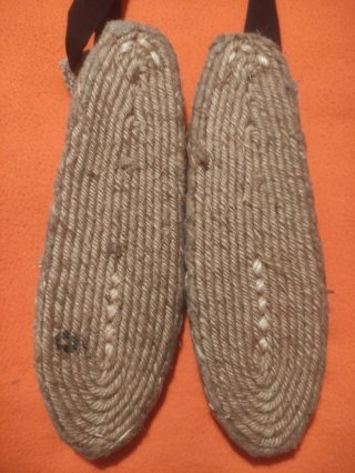 Alpargatas beige y negras