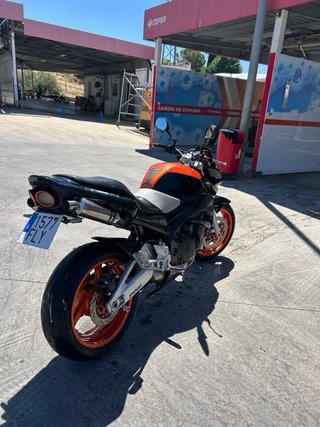 Suzuki GSR 600 Negra/Naranja