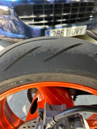 Suzuki GSR 600 Negra/Naranja
