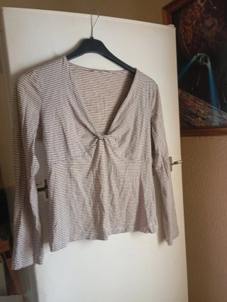 Blusa de rayas beige y negra