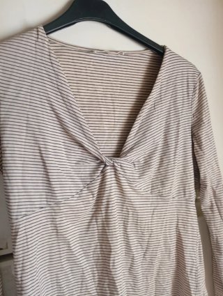 Blusa de rayas beige y negra