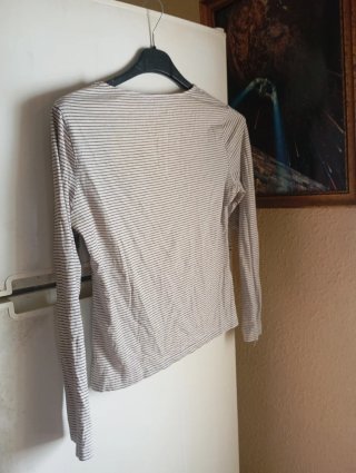 Blusa de rayas beige y negra
