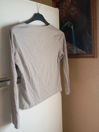 Blusa de rayas beige y negra