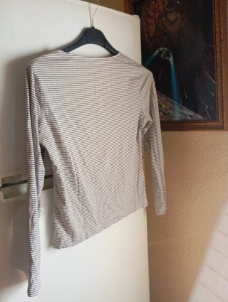 Blusa de rayas beige y negra