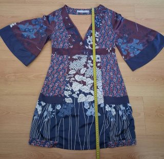 Mini vestido estampado floral espalda abierta