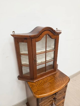 Vetrina espositiva in legno rustico