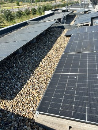 Limpieza y mantenimiento de placas solares