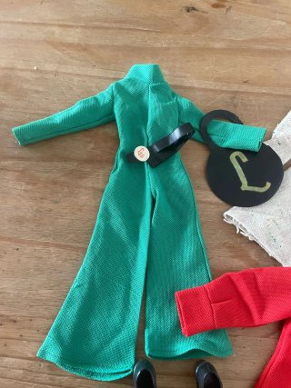 Ropa y accesorios muñeca Lissi
