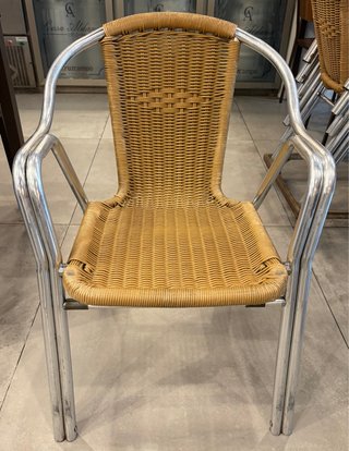 Sillas de exterior metálicas y mimbre