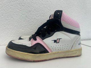 Zapatillas Altas Blancas y Rosas