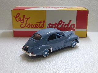 Coche 1:43 Peugeot 203