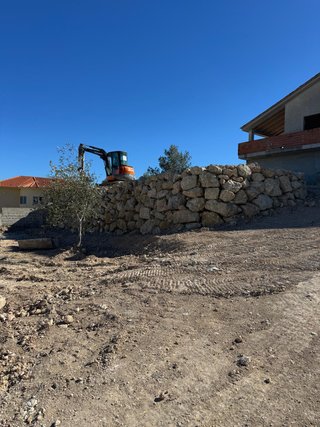 Excavaciones, piscinas, parcelas y derribos