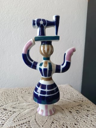 Figura porcelana Sagardelos Costurera