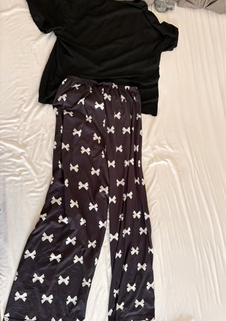 Pijama Shein Negro con Lunares Blancos Talla XL