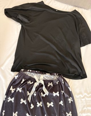 Pijama Shein Negro con Lunares Blancos Talla XL