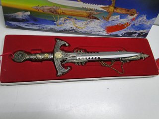 ESPADA PIRATA CON CAJA (181088)