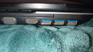 Portátil Fujitsu Core i3 (pantalla rota)
