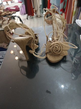 Sandalias de tacón alto de piel y tela de saco