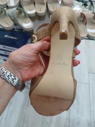 Sandalias de tacón alto de piel y tela de saco