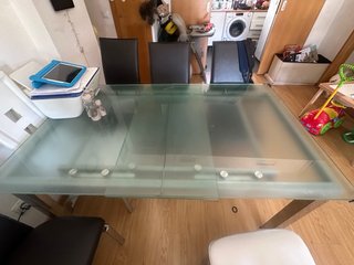 Mesa Comedor Extensible Cristal y Metal sin sillas