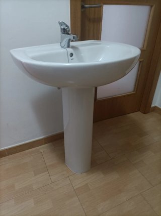 Lavabo de porcelana blanco 60 cm + grifo