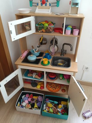 Cocinita Ikea y trampolín Decathlon