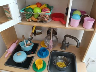Cocinita Ikea y trampolín Decathlon