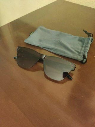 Occhiali da sole moderni