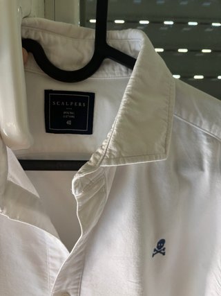 Camisa Scalpers Blanca Manga Larga, talla 40.