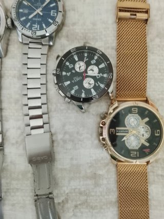 Reloj OMYA Negro y Dorado