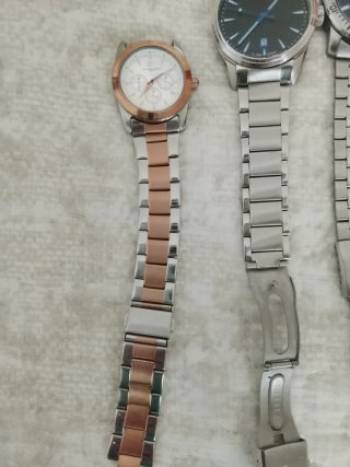 Reloj OMYA Negro y Dorado