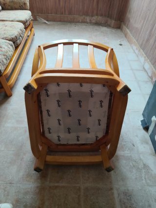 2 Sofás de madera con cojín estampado