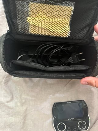 Sony PSP Go Negra Con funda para viajes