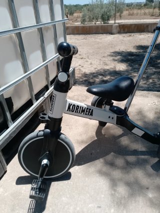 Triciclo KORIMEFA blanco y negro